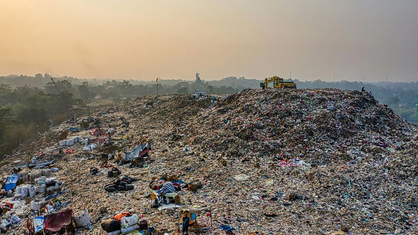 discarica vestiti